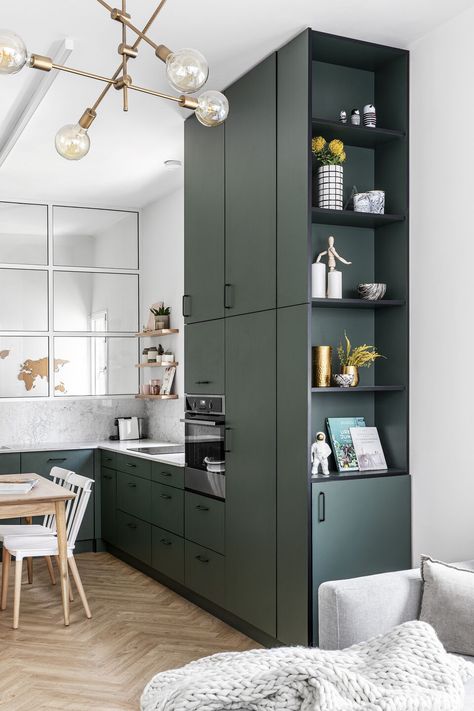 Dark Green Kitchen, Dining Room Cabinet, Green Kitchen Cabinets, Bright Living Room, 아파트 인테리어, Kitchen Room Design, Green Kitchen, Open Kitchen, Modern Apartment