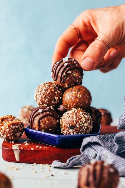 Seedy Tahini Snack Bites (Nut-Free!) Chocolate Tahini, Cookie Bites, Super Snacks, Snack Bites, Minimalist Baker, Cake Bites, Energy Snacks, Salted Chocolate, Chocolate Topping