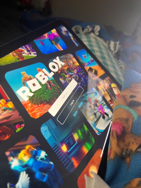 Playing Online Games, Roblox On Ipad, Roblox Playing, Roblox Kid, Playing Roblox Aesthetic, Roblox Game, Playing Games, Roblox Aesthetic, Roblox Games