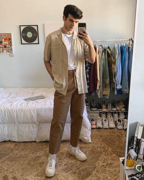 Earth Tone Outfits Men, Streetwear High Fashion, Outfit Cowo, Khakis Outfit, Fashion Outfits Men, Shirt Outfit Men, Pants Outfit Men, Soft Boy, Beige Outfit