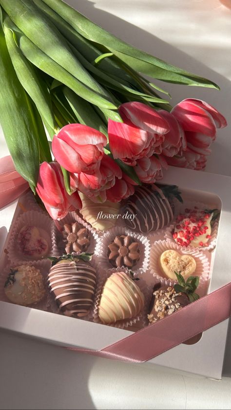 Flowers And Chocolate Gift Aesthetic, Chocolate Gift Aesthetic, Strawberry Chocolate Aesthetic, Flowers And Chocolate Gift, Chocolate And Flowers, Chocolate Strawberry Desserts, Valentine Board, Flowers And Chocolate, Strawberry Icebox Cake