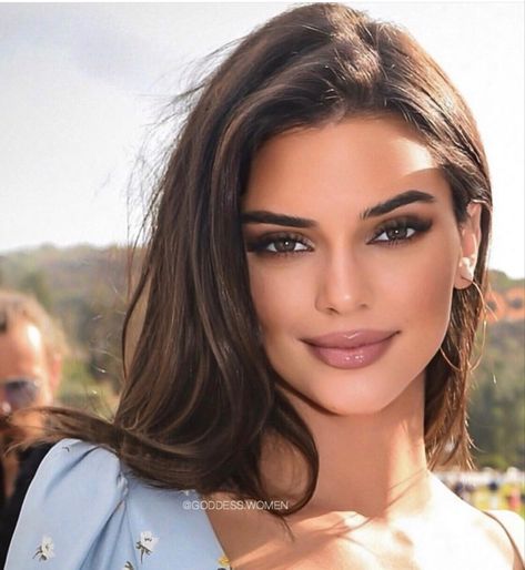 Kendall Jenner Makeup, Natural Makeup For Brown Eyes, Jenner Makeup, Makeup Eye Looks, Makeup Looks For Brown Eyes, Natural Makeup Looks, Wedding Hair And Makeup, 가을 패션, Makeup For Brown Eyes