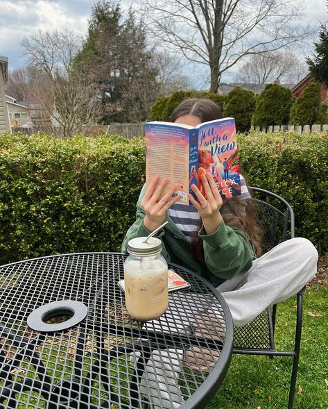 Girl With Book Aesthetic, Reading In The Summer, My Reading Vibes, Girls Reading Books Aesthetic, That Girl Books, Books Girl Aesthetic, Book Aesthetic Photos, Be That Girl, Book Pictures Instagram