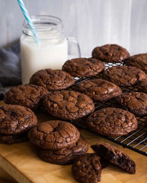 Brownie Cookies aka Brookies | Movers and Bakers Brownie Cookies Recipes, Fancy Brownies, Baking Pictures, Brownies And Cookies, Brookies Recipe, Cookie Brownie Recipe, Brownies Cookies, Cookies Brownies, Brownie Cookies