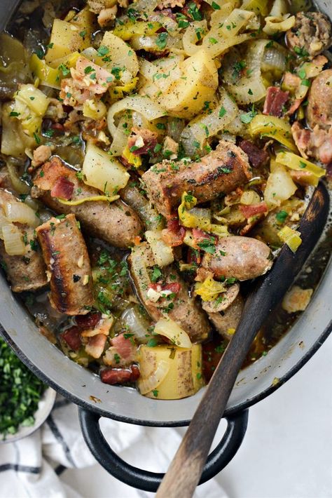 Sausage Potatoes And Onions, Large Crowd Meals, Dublin Coddle Recipe, Coddle Recipe, Crowd Meals, Irish Sausage, Dublin Coddle, St Patrick's Day Food, Potatoes And Onions