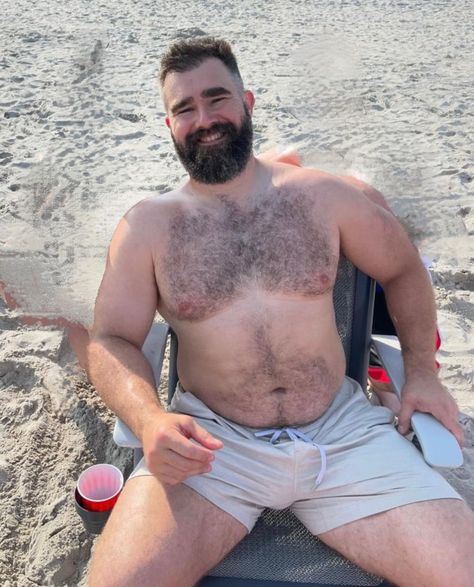 Dad Bodies, Chubby Men, Jason Kelce, Hot Dads, Scruffy Men, Rugby Men, Beefy Men, Masculine Men, Bear Men