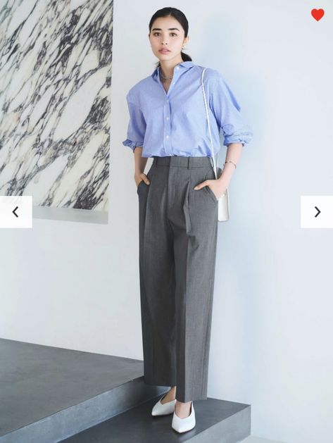 Gray Pleated Pants Outfit, Grey Pleated Trousers Outfit, Uniqlo Pleated Wide Pants Outfit, Grey Trousers Outfit Women Work Attire, Gray Slacks Outfit, Uniqlo Wide Pleated Pants, Gray Wide Leg Pants Outfit, Gray Trousers Outfit Women, Gray Slacks Outfit Women