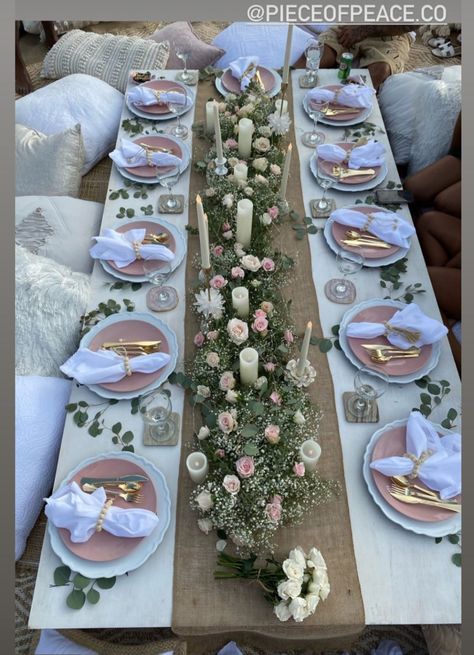 Bachelorette Classy Decor, Bachelorette Party Table Set Up, Bridal Shower Theme Ideas Classy, Classy Hen Party Ideas, Classy Bachelorette Party Decorations, Bachelorette Table, Classy Bachelorette, Classy Hen Party, Simple Table Decorations