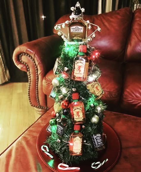 Alcohol Christmas Tree, Shot Tree Mini, Mini Bottles Of Alcohol Gifts Christmas, Mini Liquor Bottle Ornaments Diy, Mini Liquor Bottle Christmas Tree, Cute Liquor Gifts Mini Bottles, Mini Alcohol Bottles Gifts, Christmas Thank You Gifts, Mini Alcohol Bottles