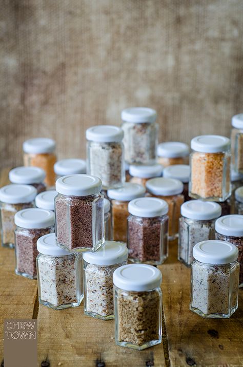 Infused Salt Recipes, Flavored Salts Recipes, Flavoured Salt, Herb Salt Recipe, Infused Salt, Diy Foods, Salt Recipes, Infused Sugar, Diy Food Gifts