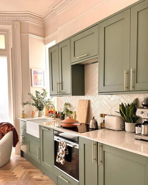 32 Lush Green Kitchen Ideas for a Fresh, Modern Home Update - placeideal.com Sage Colour Kitchen, Sage Green House Aesthetic, Small Sage Green Kitchen, Earthy House, Sage Green Kitchen Cabinets, Kitchen Neutral, Sage Kitchen, Green Kitchen Designs, Kitchen Cabinet Color Ideas