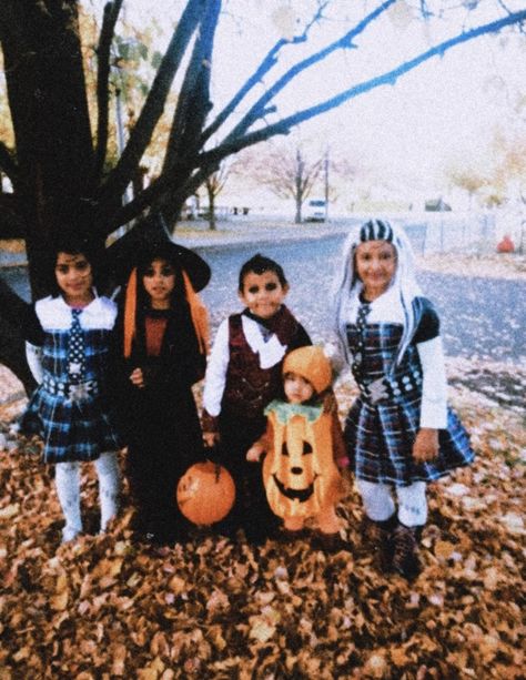 2000 Halloween Aesthetic, Halloween 2000s, Childhood Halloween, 2000s Halloween, School Halloween Party, 2000s Nostalgia, Prayers For Children, 2000s Aesthetic, Halloween Aesthetic