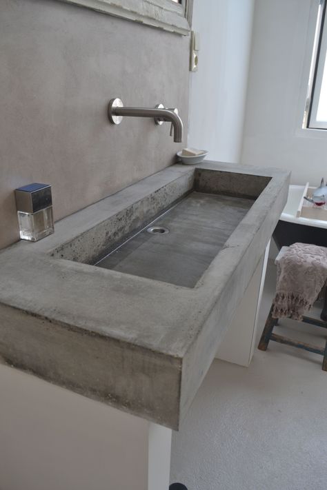 Diy Bathroom Sink, Design Interior Baie, Concrete Bathroom Sink, Bathroom Concrete, Bathroom Sink Design, Garden Sink, Contemporary Kitchen Cabinets, Concrete Bathroom, Outdoor Sinks