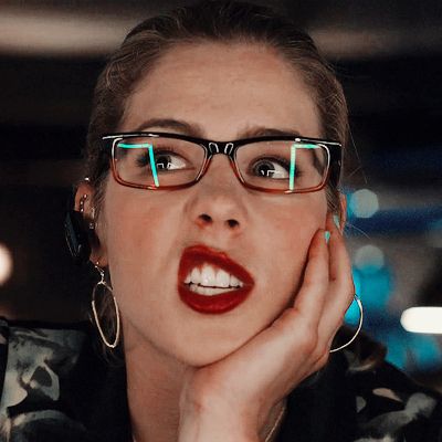 Felicity Smoak, A J, Twitter