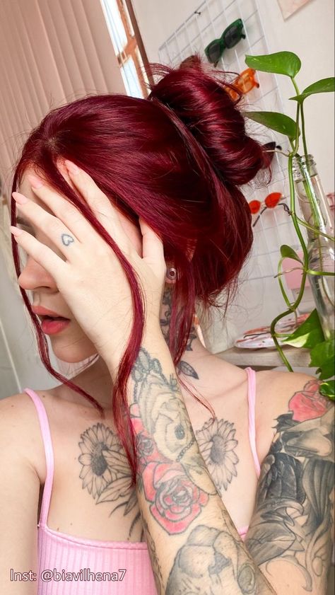 Pelo Color Vino, Wine Hair Color, Red Hair Looks, Red Hair Inspiration, Wine Red Hair, Wine Hair, Red Hair Inspo, Cherry Hair, Ginger Hair Color