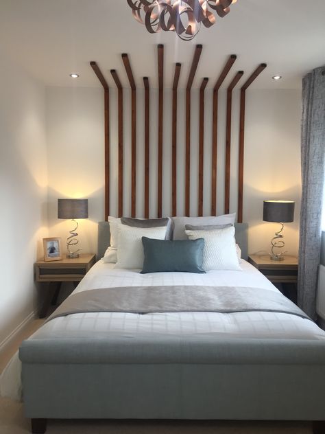 Wood timber strips wall and ceiling to create feature headboard neutral bedroom copper ceiling light Wall Headboard Ideas, Wall Bedroom Diy, Timber Feature Wall, Wood Feature Wall, Diy Wall Decor For Bedroom, Feature Wall Bedroom, Wood Bedroom Furniture, Slatted Headboard, Headboard Wall