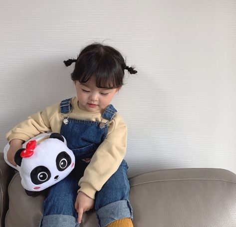 Asian Baby Girl, Korean Toddler Girl, Asian Toddler Girl, Ulzzang Girl Baby, Asian Baby Girl Aesthetic, Baby Ullzang, Toddler Girl Haircut, Grunge Kids, Japanese Baby