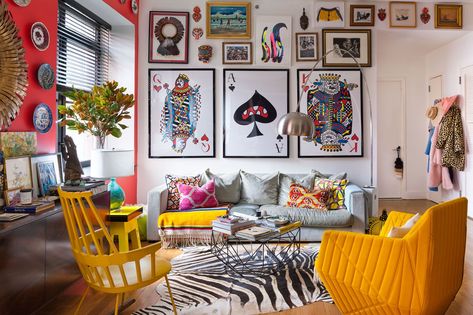 Maximalist Apartment, Estilo Kitsch, Maximalist Interior, Colorful Apartment, Milan Furniture, Apartment Decoration, Colourful Living Room, Maximalist Decor, Apartment Aesthetic