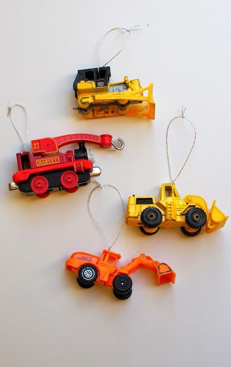 Easy DIY toy Car Ornaments- Turn toy cars into ornaments Toy Ornaments Diy, Trunk And Treat, Diy Toy Car, Diy Toys Car, Pick An Outfit, Christmas Car Decorations, Construction Christmas, Car Christmas Tree, Toy Ornaments