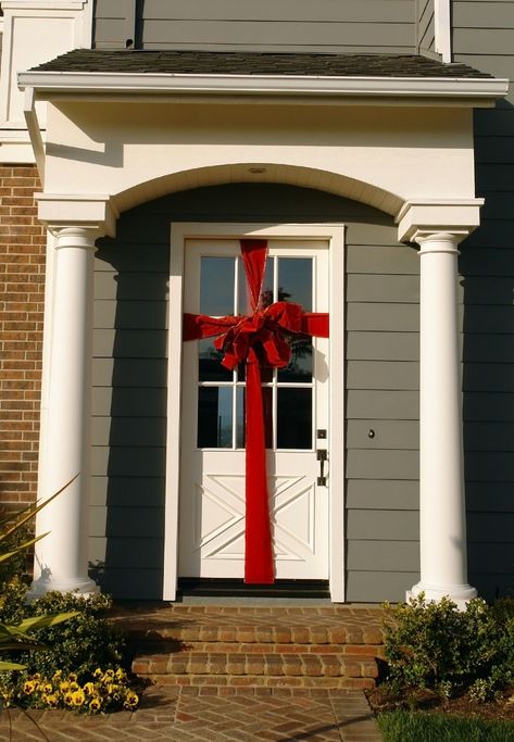 Red Ribbon Christmas Door Bow, Red Velvet Christmas, Door Bow, Christmas Door Decoration, Front Door Christmas Decorations, Velvet Christmas, Christmas Yard Decorations, Christmas Front Doors, Christmas Themes Decorations