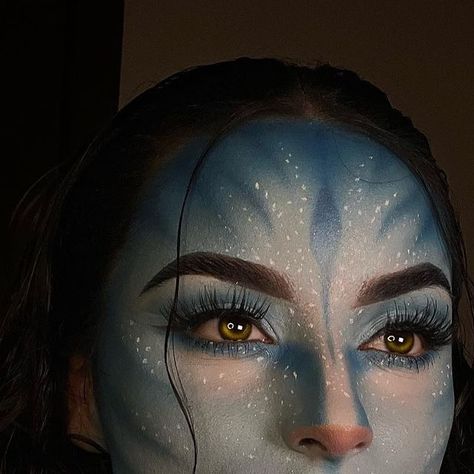 eva martinez 💓 on Instagram: "Starting off the Halloween season with AVATAR😏💙
Make sure to book me for all of your Halloween looks this month!🥰
DM me to book!!

#westtexasmua #westtexasmakeupartist #makeupartist #mua #halloweenmakeup #halloweenmakeuplook #avatar" Avatar Makeup Halloween, Avatar Birthday Party Ideas, Avatar Inspired Makeup, Prettiest Makeup, Weird Makeup, Avatar Makeup, Avatar 2009, Avatar Cosplay, Avatar Pandora