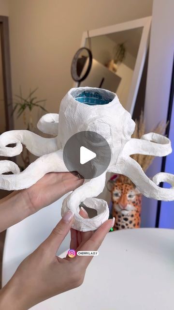 Paper Mache Octopus Diy, Octopus Diy Craft, How To Make An Octopus Out Of Paper, Paper Mache Projects Diy Tutorial, Diy Shark Decor, Diy Octopus Decoration, Paper Mache Octopus, Paper Mache Projects Ideas, Octopus Art Project