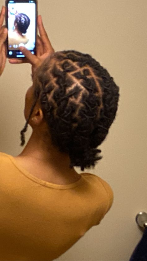 Short Dreadlocks Hairstyles, New Hair Cut Style, Dreads Short Hair, Dreadlocks Hair Care, Course Hair, Natural Hair Stylists, Beautiful Dreadlocks, Short Locs Hairstyles, Starter Locs