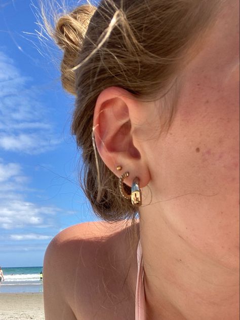 MY PHOTO PLS GIVE CREDIT IF REPOST #piercing #earrings#beach Third Piercing Ideas, Beachy Earring Stack, Ears Pirsing, Peircings Earring Ideas, Ear Piercing Gold, 2nd Piercing, Summer Piercings, 2 Ear Piercings, Beachy Accessories