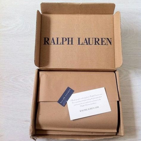 Ecommerce Packaging, Packaging Ideas Business, Clothing Packaging, Fashion Packaging, Eco Packaging, Phoebe Buffay, Chandler Bing, Box Packaging Design, Packing Design