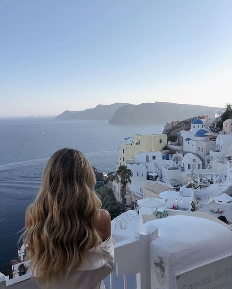 H A N N A S C H Ö N B E R G on Instagram: “oia, santorini. summer nineteen” Greece Hair, Vacay Pictures, Greece Girl, Greece Pictures, Greece Vacation, Oita, Santorini Greece, European Summer, Summer Pictures