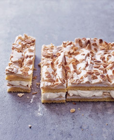 Kvæfjord cake (aka world’s best cake, according to the Norwegians) Everything Cake, Meringue Cake, Norwegian Food, Cake Cream, Cake Mixture, Cauliflower Curry, Best Cake, Almond Cream, Sweets Cake