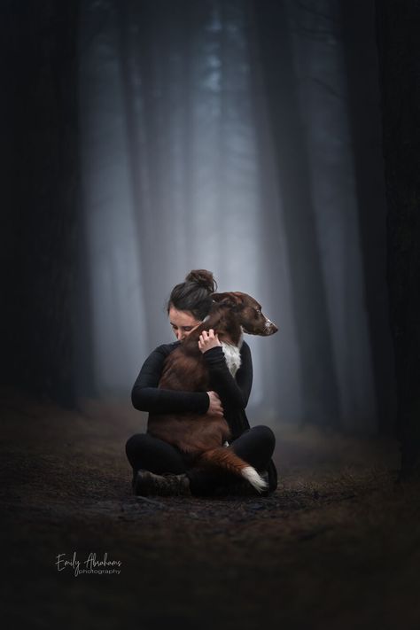 Dog Owner Photography, Dog Owner Photoshoot, Dog Family Pictures, Family Dog Photos, Pet Photography Poses, Dog Photoshoot Pet Photography, Dog Photography Poses, Dogs Video, Animal Photoshoot