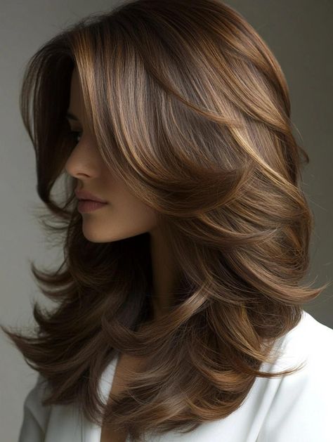 Elegant and Versatile Butterfly Haircut – Trending Style with Layers and Movement Butterfly Layers, The Butterfly Haircut, Medium To Long Hair, Butterfly Haircut, Haircuts For Long Hair With Layers, Layered Haircuts For Medium Hair, Hairstyles For Layered Hair, Haircuts For Medium Hair, Haircuts Straight Hair