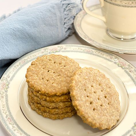 If you've ever been to the UK, you've probably sampled McVitie's Digestive Biscuits (a.k.a. cookies in the US). I know that the name isn't very appealing. Digestive Cookies, English Biscuits, Zucchini Bites, Digestive Biscuits, Easy Cheesy, Biscuit Cookies, Biscuit Recipe, Chip Cookies, Chocolate Chip Cookies