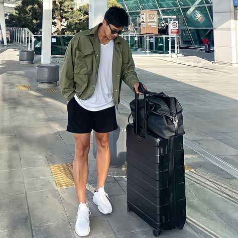 Singapore Outfit Ideas For Men, Traveling Outfits Men, Malaysia Outfit Men, Singapore Men Outfit, Airport Aesthetic Outfit Men, Men Travel Outfit Summer, Travel Outfit Men Summer, Tokyo Summer Outfit Men, Singapore Outfit Ideas Men