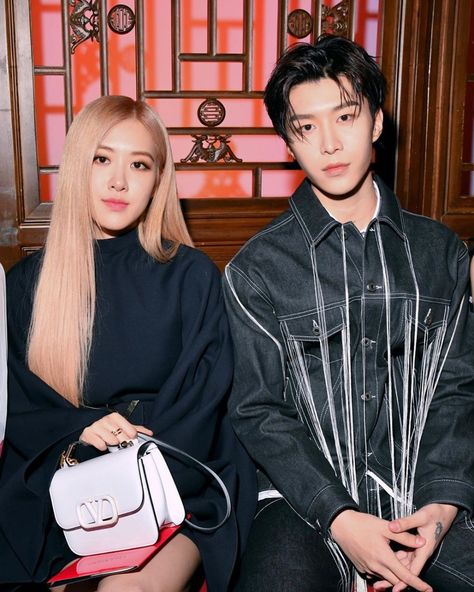 Chinese Celebrity fan Chengcheng shares a photo with BLACKPINK’s Rosé and people are loving the visual explosion Mode Poses, Fan Chengcheng, Kpop Couples, Celebrity Style Red Carpet, Blackpink Video, Park Chaeyoung, Jennie Lisa, Fashion Event, Rosé Blackpink