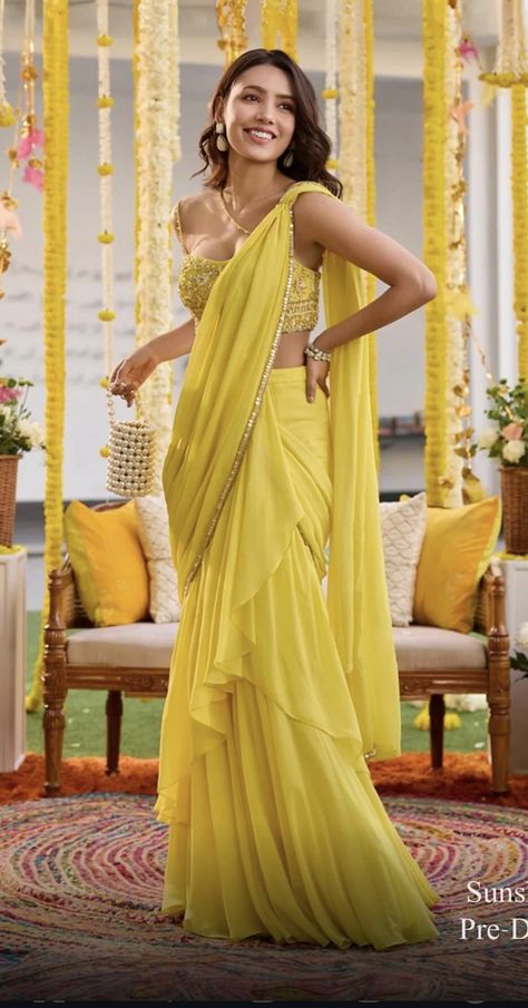 Pre Draped Saree Designs, Haldi Outfit For Bride Saree, Yellow Sari For Haldi Function, Yellow Saree For Haldi Bride, Haldi Saree Outfit, Haldi Saree Indian Bridal, Haldi Outfit Bride, Haldi Saree Look, Pithi Outfit Brides