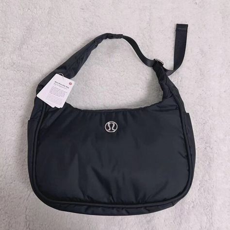 lululemon black armpit bag Black Armpits, Armpit Bag, Gym Bags, Poshmark Lululemon, Lululemon Athletica, Carry On, Vision Board, The Back, Purses And Bags