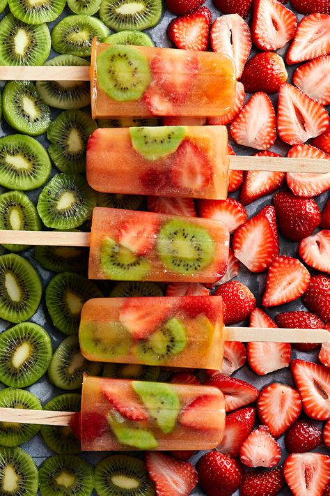 Kiwi-Strawberry Rooibos Ice Pops Sweet Snack Ideas, Low Calorie Sweet Snacks, Homemade Ice Pops, Ice Pop Recipes, Kiwi Strawberry, Fruity Treats, Summer Staycation, Fruit Pops, Fruit Popsicles