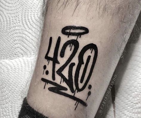 Font Tato, Petit Tattoo, Armband Tattoos, Graffiti Tattoo, Alien Tattoo, Tattoo Lettering Fonts, Tatuaje A Color, Cool Small Tattoos, Small Tattoos For Guys