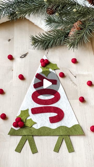 Katie | Crafter and Felt Enthusiast on Instagram: "DIY HOLIDAY PENDANT! Make this sweet felt banner perfect for bringing joy to your holiday decorations. BONUS if you don’t want to cut out your own letters, you can find the kit in my shop😉" Diy Felt Letter Garland, Felt Garland Christmas Diy, Felt Bunting Diy, Diy Felt Garland Christmas, Felt Christmas Garland Diy, Christmas Banners Ideas Diy, Felt Stockings Christmas Diy, Felt Crafts To Sell, Felt Banner Diy