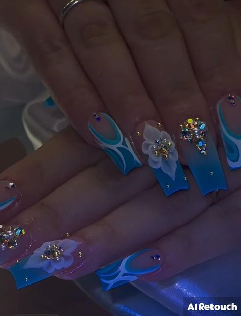 Blue nails
Nail art Ocean Nails Designs, Unique Nails Designs, Blue Nail Inspo Acrylic, Nails Blue Design, Birthday Nails Blue, Blue Birthday Nails, Blue Nails Design, Ocean Blue Nails, Blue Nail Inspo