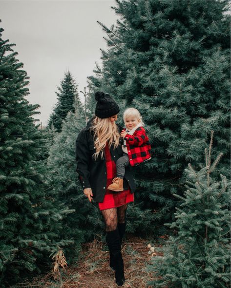 Christmas tree farm photos Outdoor Christmas Pictures Outfits, Natal, Mommy And Me Christmas Tree Photo, Mommy And Me Christmas Tree Farm, Outfits For Christmas Tree Farm Pictures, Buffalo Plaid Photo Shoot Family, Mom And Toddler Christmas Photos, Christmas Family Photo Ideas Outdoor, Christmas Family Photos Buffalo Plaid