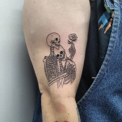 Skeleton Couple Tattoo Romantic, Hugging Tattoo, Skeleton Couple Tattoo, Simple Skeleton, Love Tattoo Ideas, Couple Tattoo Ideas, Tattoo On Arm, Skeleton Tattoo, Skeleton Couple