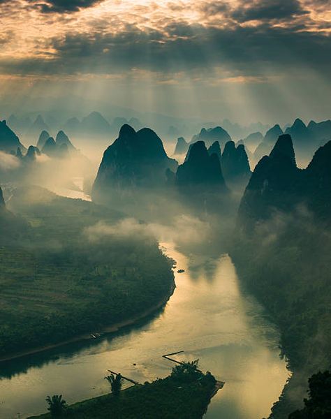 Mountains And River, Chinese Mountains, Guilin China, Guilin, Adventure Aesthetic, Halong Bay, Travel Photography Inspiration, Mountain Photography, Lake Sunset