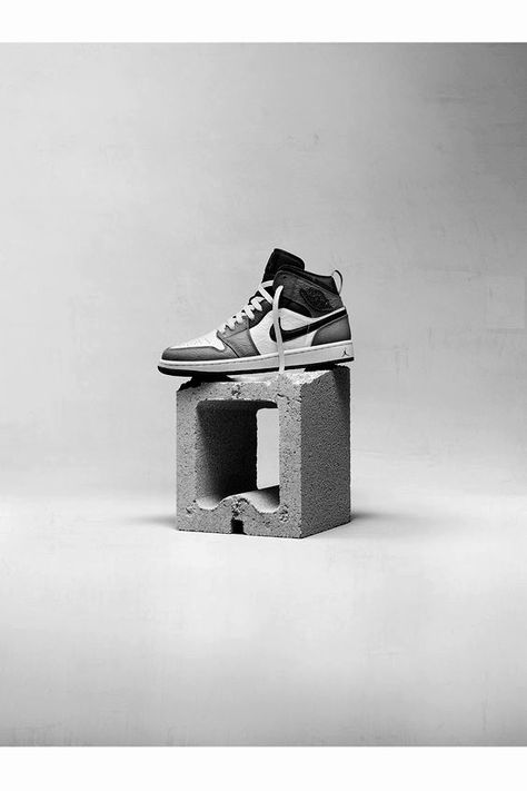 Shoe Photoshoot, Laydown Photography, Sneakers Instagram, Shoe Photography, Shoes Fashion Photography, Futuristic Shoes, Sneaker Posters, Creative Shoes, Center Point