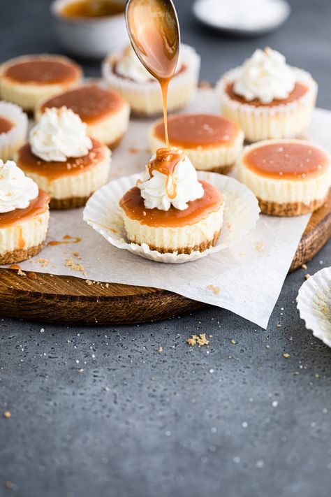 Mini Caramel Cheesecake, Bourbon Cheesecake, Caramel Cheesecake Bites, Lemon Meringue Tartlets, Mini Lemon Tarts, Caramel Cheesecake Recipes, Mini Cheesecake Bites, Salted Caramel Cheesecake, Mini Cheesecake Recipes