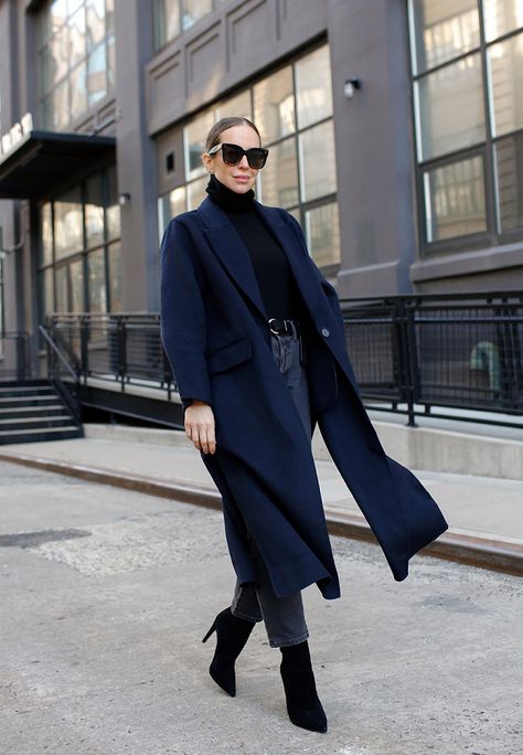 Navy & Black outfit ideas Navy Black Outfit, Navy Blue Coat Outfit, Navy Coat Outfit, Oversized Coat Outfit, Blue Coat Outfit, Coat Outfits For Women, Navy Blue Trench Coat, Wool Coat Outfit, Black Coat Outfit