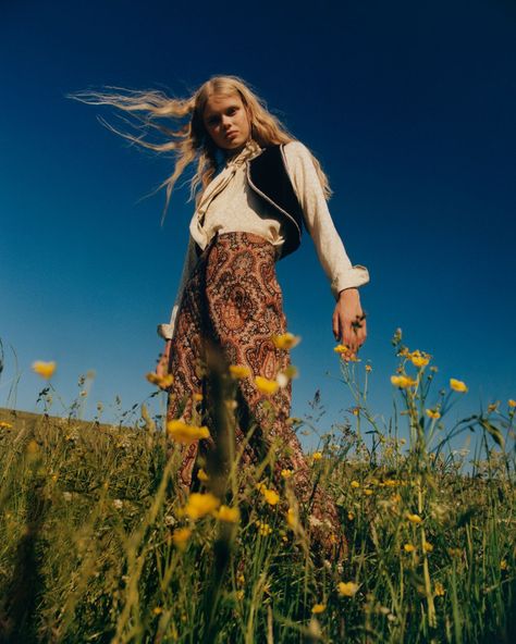 Evan Spiegel, Street Photography Portrait, Forest Fashion, Vest Style Women, Portrait Editorial, Black Lives Matter Protest, Seventies Fashion, Fashion Photography Inspiration, Artist Management