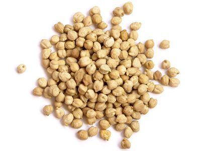 chickpea | Description, Uses, & Nutrition | Britannica Chickpea Plant, بذور الشيا, Kabuli Chana, Dry Chickpeas, Spinach Curry, Middle Eastern Dishes, Pasta Sauces, Natural Protein, Garbanzo Beans